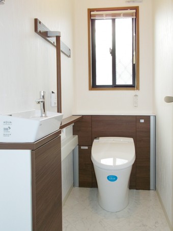 二階に水周りを新設、階段も架け替え二世帯住宅に 二階に水周りを新設、階段も架け替え二世帯住宅に